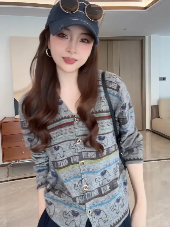 复古洋气显瘦慵懒风撞色软糯V领大象印花针织衫外套