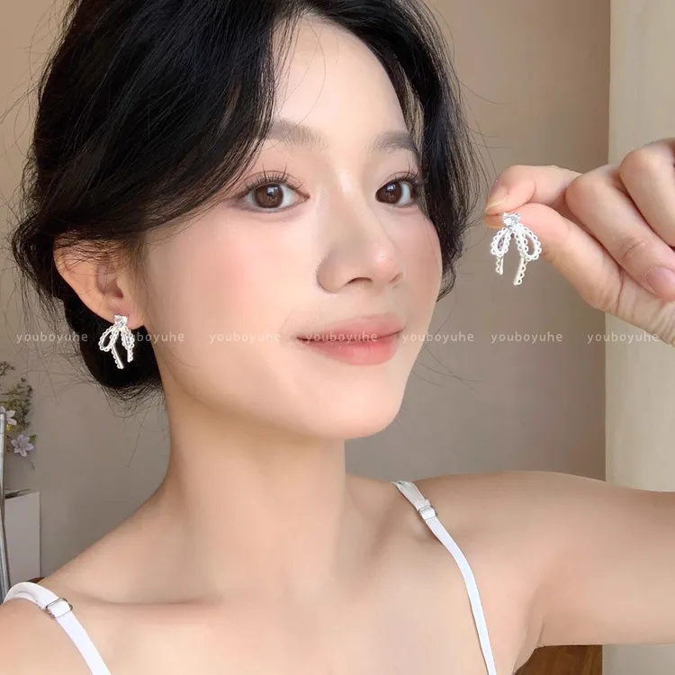 铜合金耳饰 蕾丝蝴蝶结珠珠耳环女轻奢高级感耳钉后挂式精致耳饰