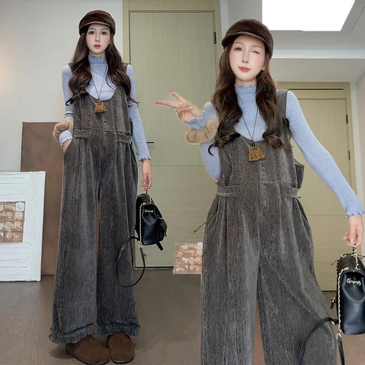 孕妇装秋冬装时尚洋气加绒背带裤两件套孕期大码遮肚子设计感套装