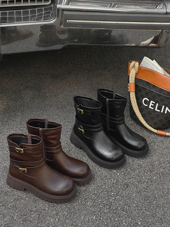 5501-8黑色2025冬季新款英伦风女鞋厚底皮带扣短靴子马丁靴女款