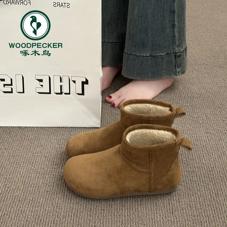 啄木鸟皮毛一体加绒雪地靴子女冬季平底短靴防滑保暖勃肯毛绒棉鞋