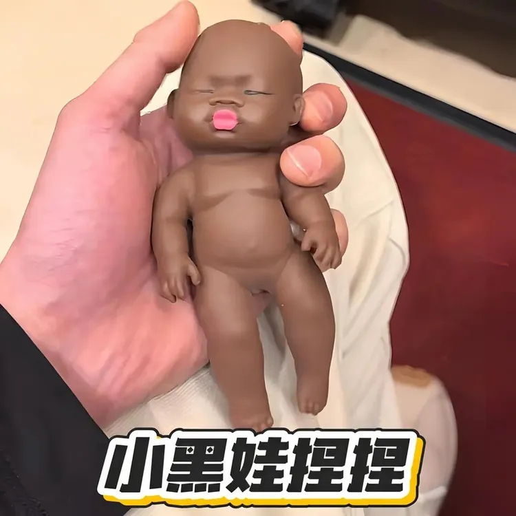 【网红正版】娜塔莎小黑娃捏捏掌心娃娃丑萌解压神器创意搞笑A3M2商品图
