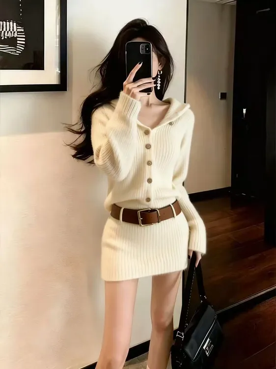 Y226慵懒风米白色针织包臀连衣裙女2025秋冬小个子气腰毛衣短裙