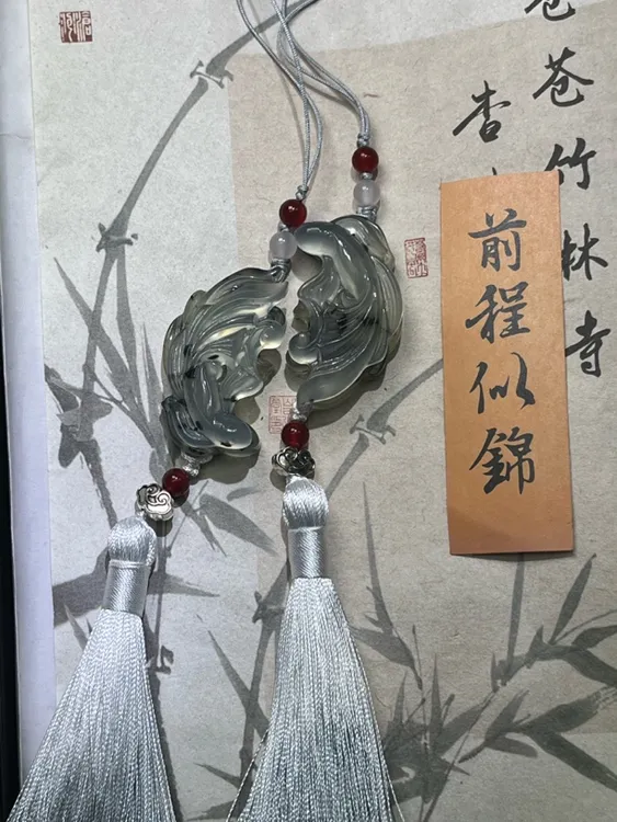 纯天然岫玉白冰料国风#对鱼，情侣款《旗袍压襟》，尺寸高40mm左右