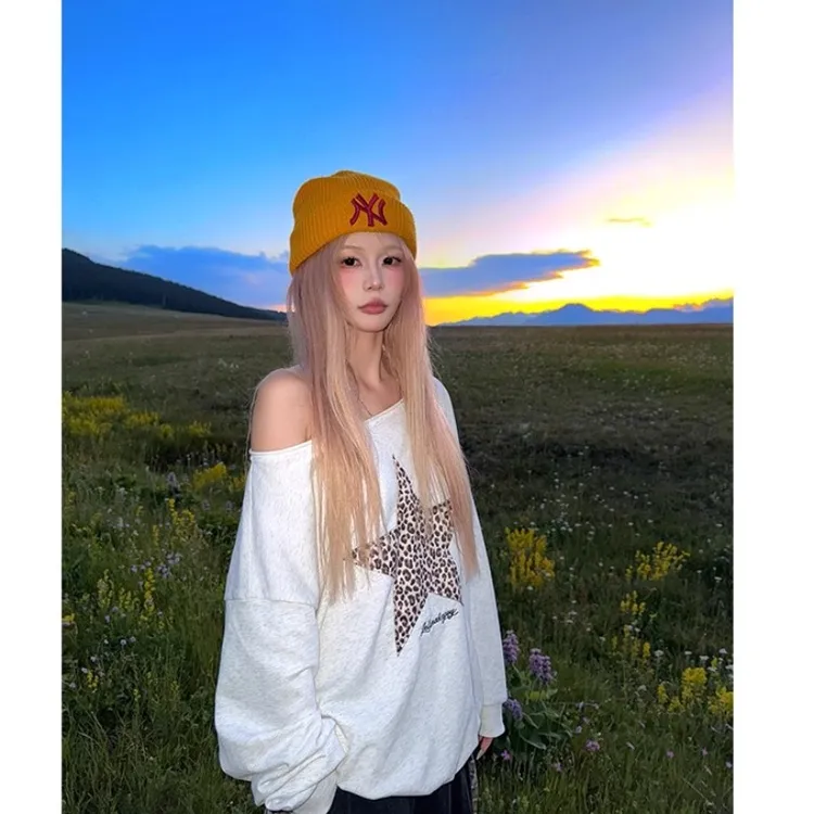 美式豹纹星星印花斜肩长袖卫衣女辣妹露肩显瘦打底衫