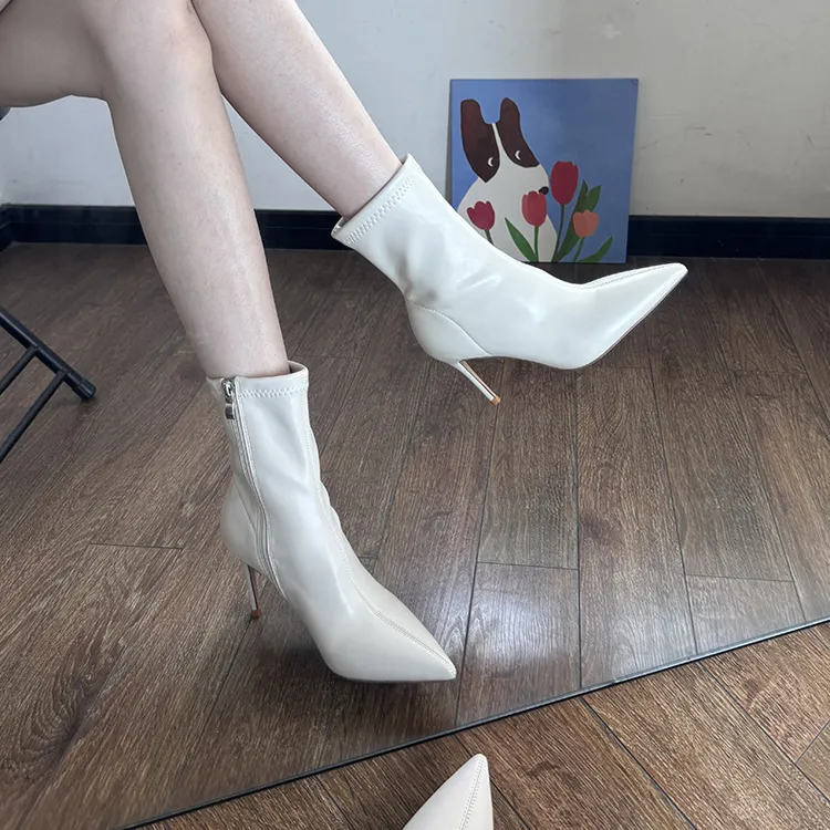 米白色短靴女2025秋冬新款侧拉链气质名媛高跟鞋女细跟尖头靴