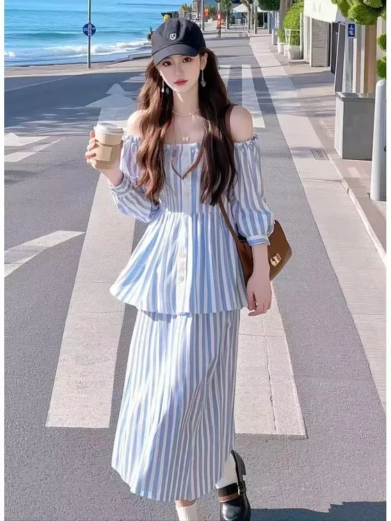 2025超火春装一整套高级感独特气质小香风蓝色条纹上衣半身裙套装