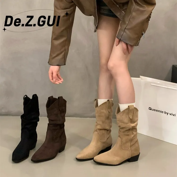 复古粗跟卡其色绒面堆堆骑士靴女2025秋冬季尖头V口瘦瘦时装短靴