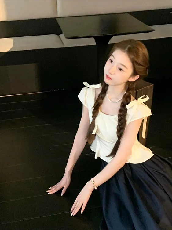 2025春季新款法式甜辣别致绝美小上衣百搭文头半身裙两件套装