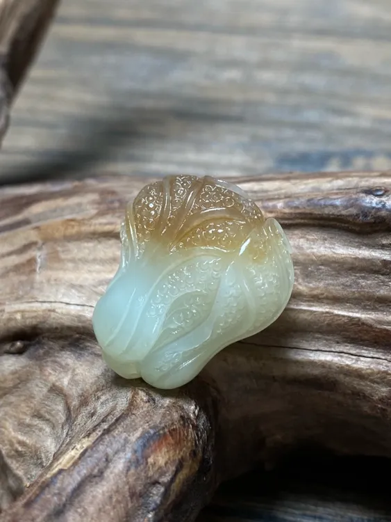 新疆且末糖白《百财》吊坠 尺寸：25.9/23.1/16.4mm 重量：13.8g