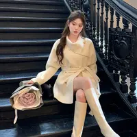 杨小卷MIU系千金风衣外套女短款2025秋新款围脖领英伦风白色大衣