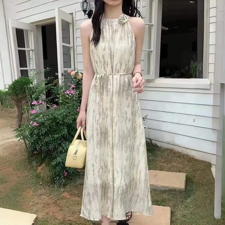 法式复古立体花朵挂脖露肩连衣裙系绳设计宽松显瘦度假风无袖长裙
