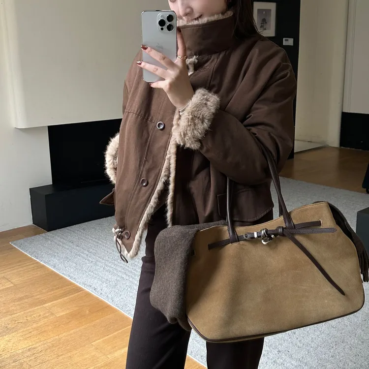 R123505W正反两穿保暖毛绒简约大衣长袖宽松女冬季休闲风短外套