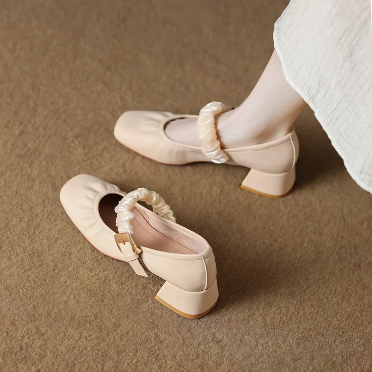 护士鞋新款平底鞋低跟百搭女春配裙子玛丽珍女鞋公分小跟鞋