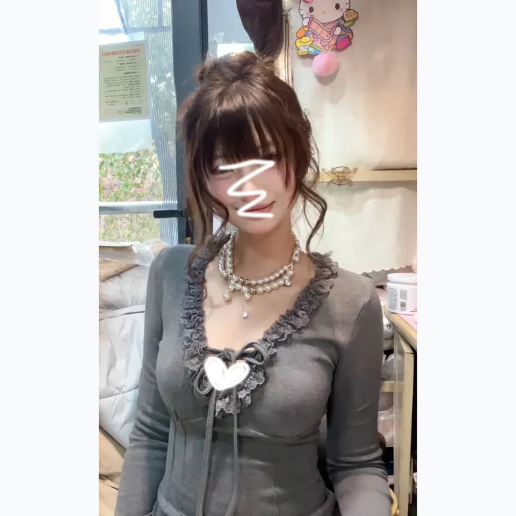 灰色磨毛蕾丝花边系带长袖内搭T恤上衣2025秋冬辣妹性感V领打底衫
