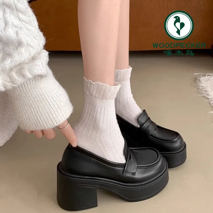 啄木鸟黑色粗跟厚底小皮鞋女2025新款春秋增高百搭高跟乐福鞋子