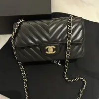 95新 Chanel/香奈儿 多多奢品/香奈儿v纹cf斜挎包/98新包展