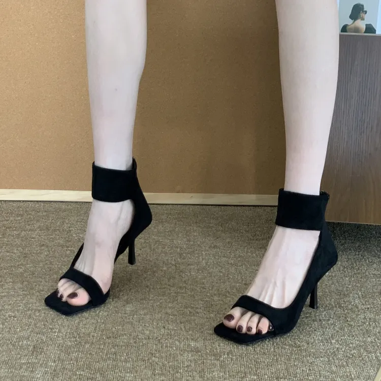 法式复古绒面一字带露趾包跟凉靴女夏季2025新款细跟高跟罗马凉鞋