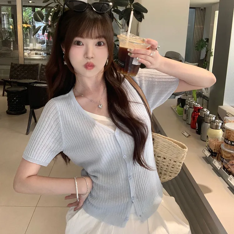 蓝色假两件短袖女2025新款夏季薄款韩版小众女装v领针织衫t恤上衣