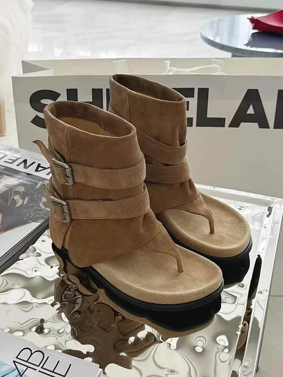 诗歌兰女鞋2025夏季新品真皮磨砂皮勃肯后的复古夹趾时装靴短靴潮