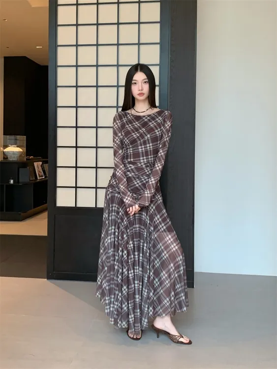 法式优雅收腰网纱弹力长袖连衣裙秋季新款慵懒风气质显瘦薄纱长裙