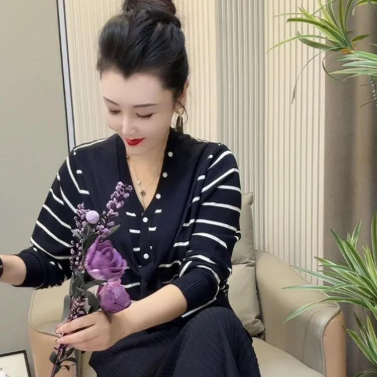 8610欧美风休闲极简风气质毛针织衫V领女针织针织衫套头衫
