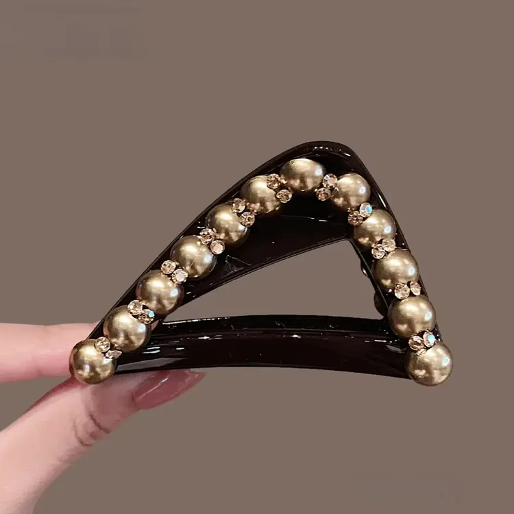 2025新款高级感珍珠三角形抓夹轻奢气质后脑勺盘发鲨鱼夹发饰头饰