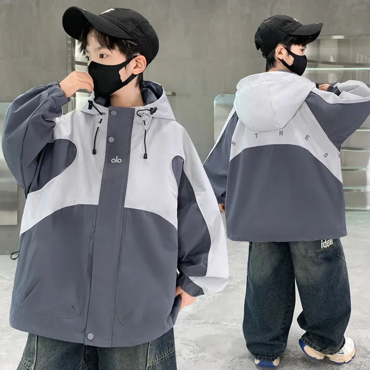 男童春秋款外套2025新款秋季冲锋衣款中大儿童男孩秋装痞帅气时髦
