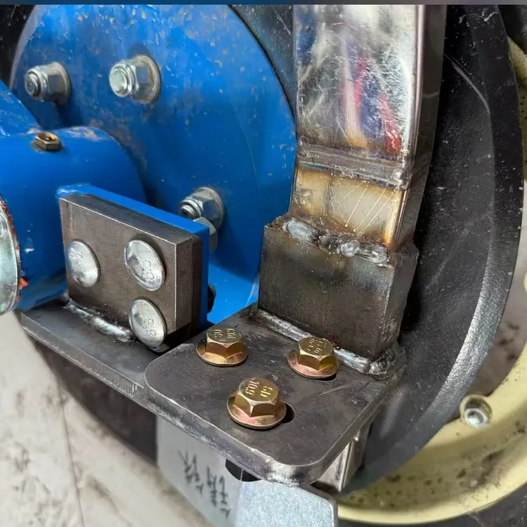 免耕机最新款改装白钢下肥管无损安装