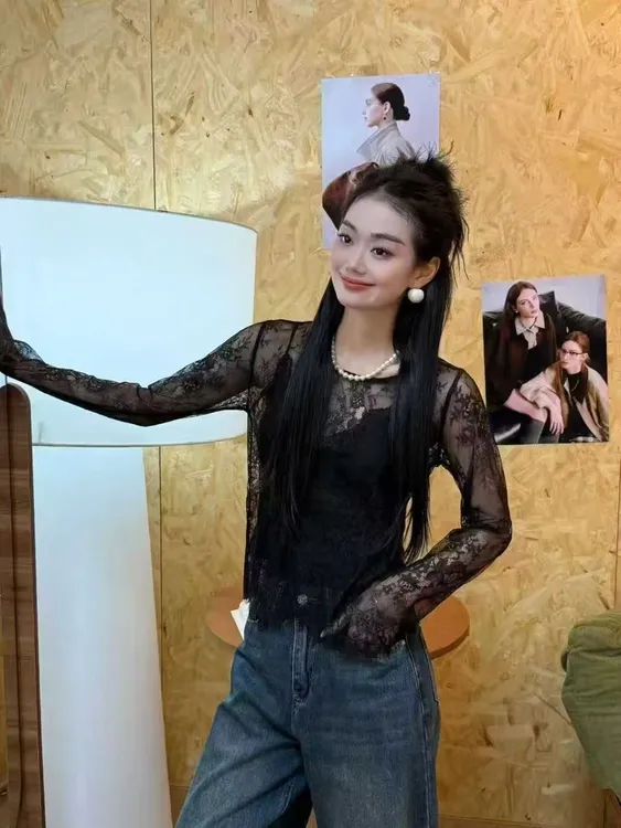 法式蕾丝打底衫上衣女2025秋冬新款设计感镂空钩花长袖内搭t恤潮