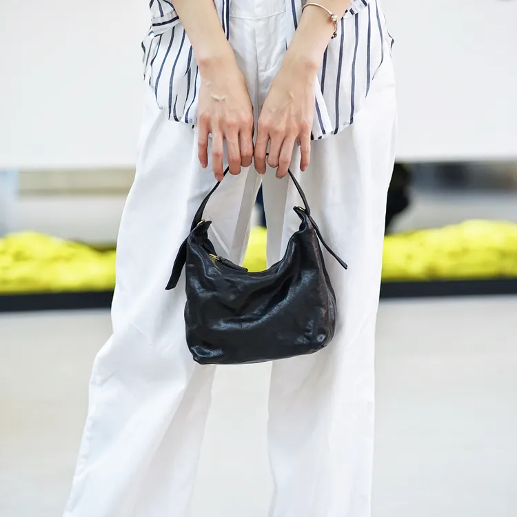 西部印像2025水洗马皮休闲爆款单肩手提斜挎包通勤风便当包50409