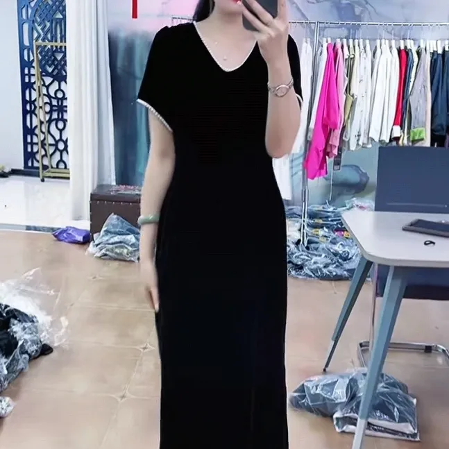 时尚高端轻奢优雅设计感丝绒短袖中长款纯色连衣裙