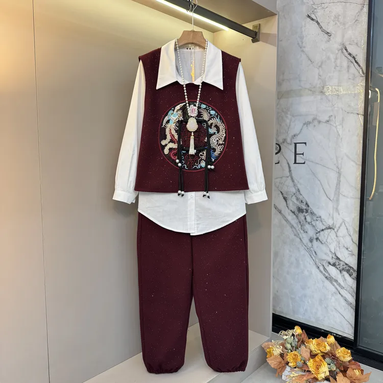 大码气质新款设计新中式洋气刺绣盘扣精致假两件上衣显瘦裤子2538