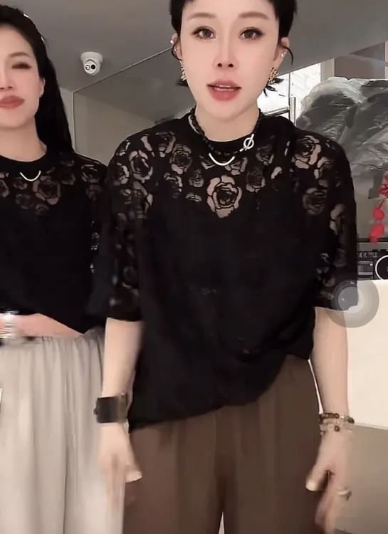 JING2025《有钱花》01圆领蕾丝缕空短袖T恤女装休闲百搭上衣女