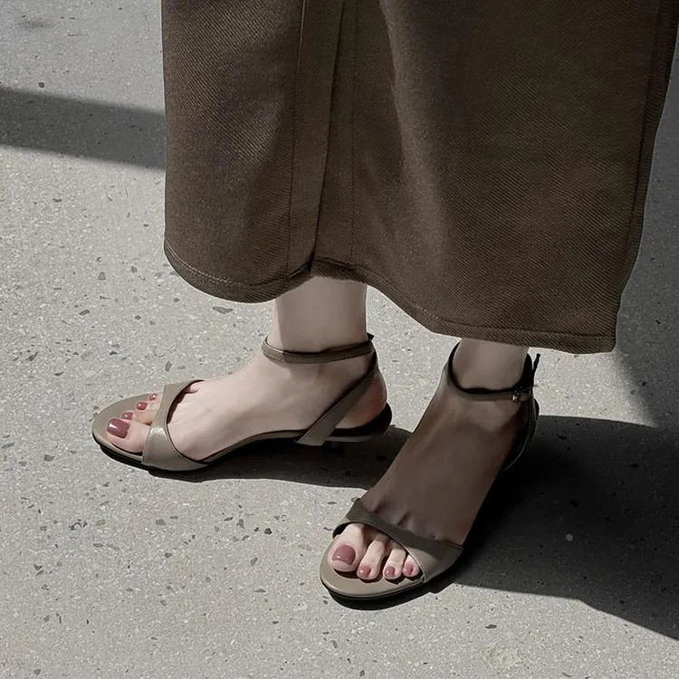 手工法式极简风时髦小猫跟性感一字扣带凉鞋新款女真皮露趾高跟鞋