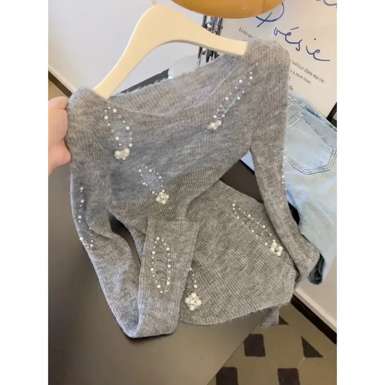 法式气质钉珠破洞针织上衣女2025秋新款宽松显瘦喇叭袖珍珠打底衫