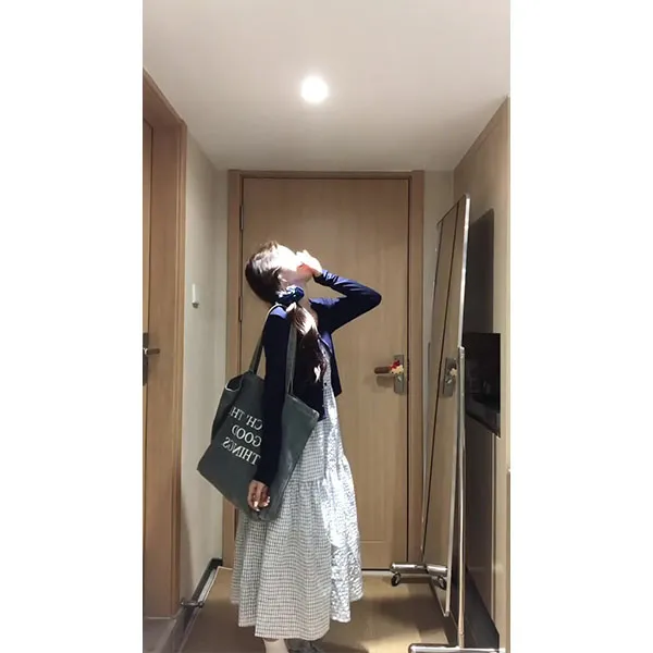 韩系度假风套装纯色气质长袖开衫女秋季格子吊带连衣裙两件套