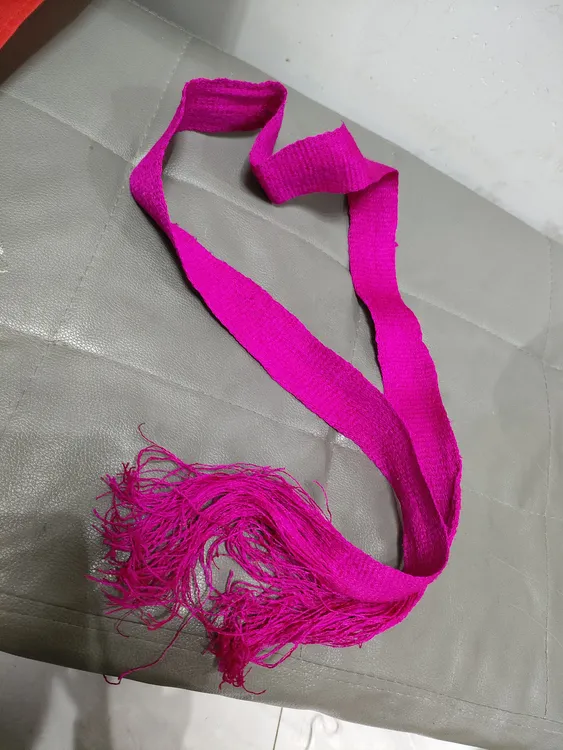 手织桑蚕丝腰带，宽3.8cm左右，绕腰一圈，结婚用小孩用，可定制颜色