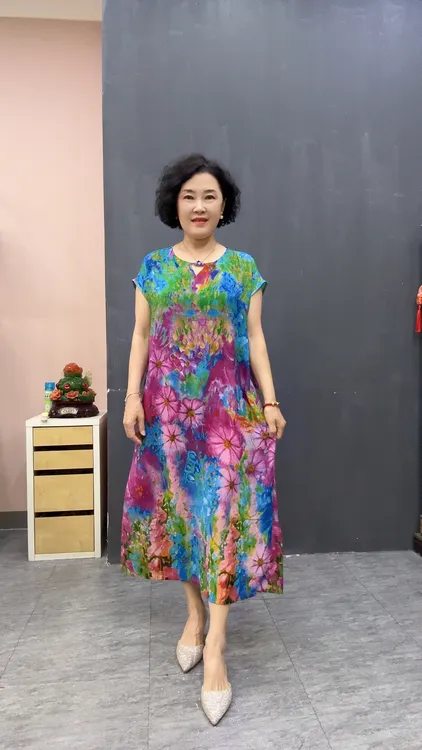 亮丽草色贵气沙滩裙加大码夏季时尚