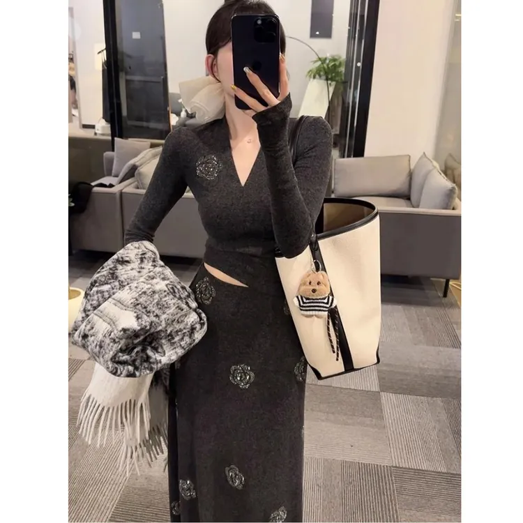 秋冬季法式气质高级感连衣裙超好看冬裙内搭冬天裙子小香风套装裙