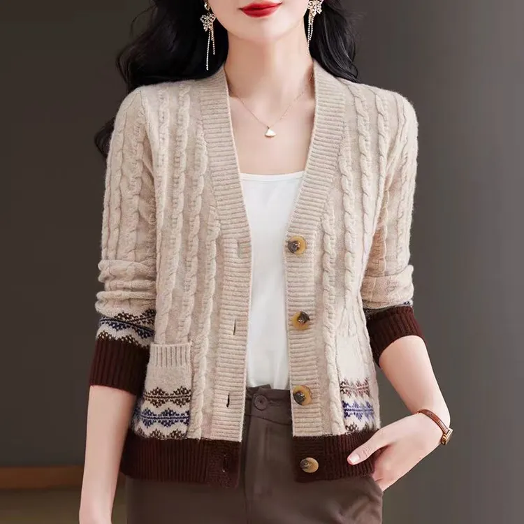 春秋季2025新款大码针织毛衣外套女百搭宽松撞色V领短款针织开衫