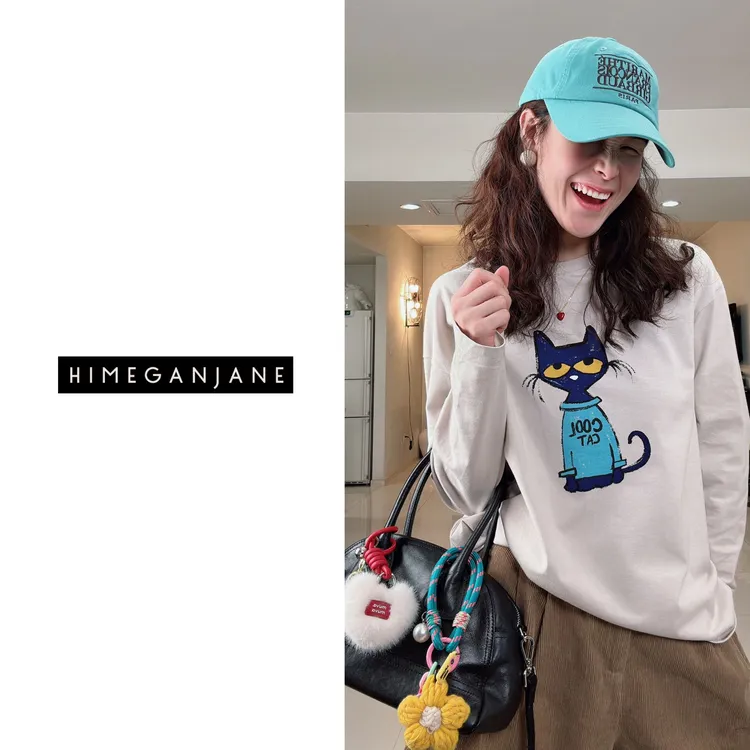 HIMEGANJANE日系手绘风草莓与猫定染40s精梳纱线慵懒长袖T恤4118