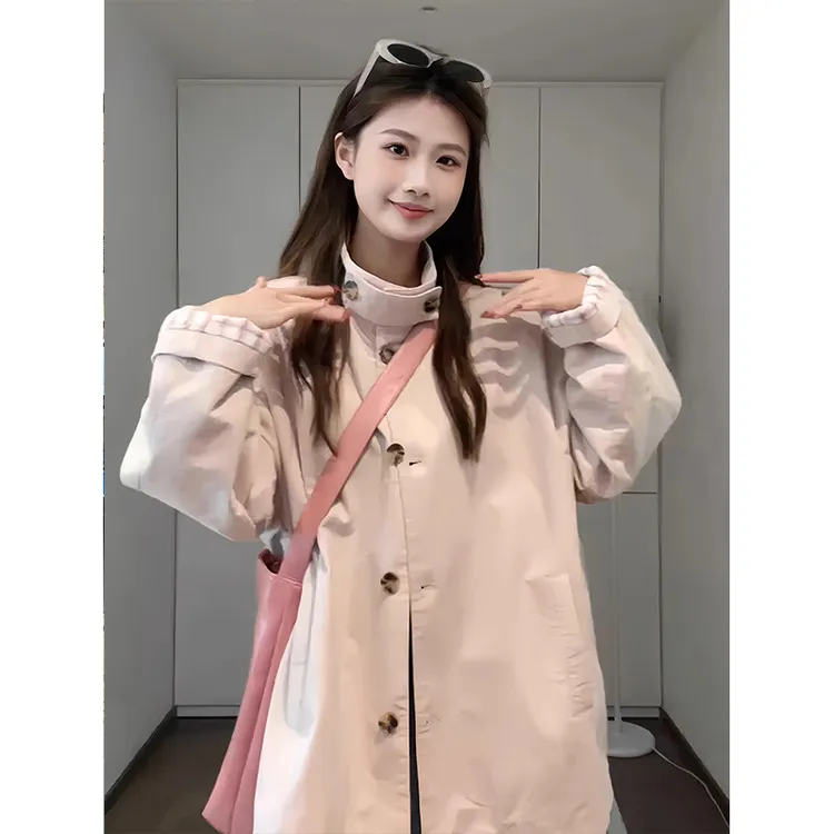 韩系甜美粉色立领通勤风衣女2025秋季新款设计感拼接格纹宽松外套