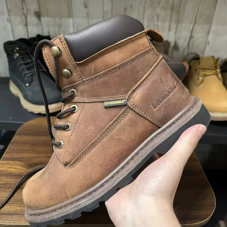 外贸工装靴疯马皮防砸固特异橡胶底防滑耐磨，默认微瑕！