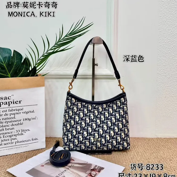 莫妮卡奇奇新款刺绣单肩斜挎流浪包