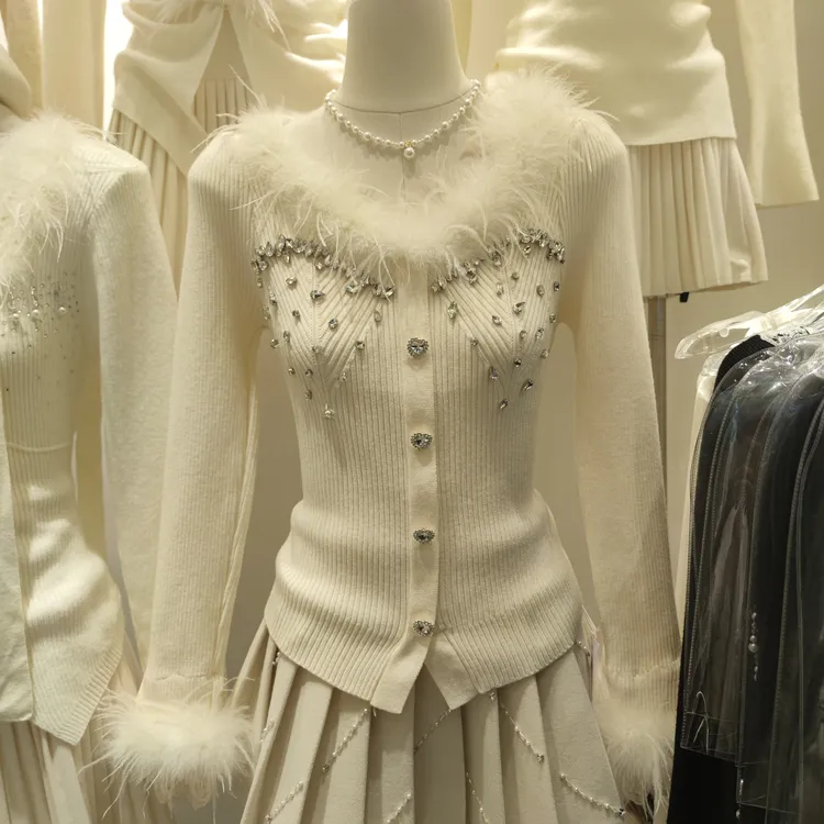 669秋冬新款法式轻奢重工钉钻仙仙羽毛设计感修身显瘦针织上衣
