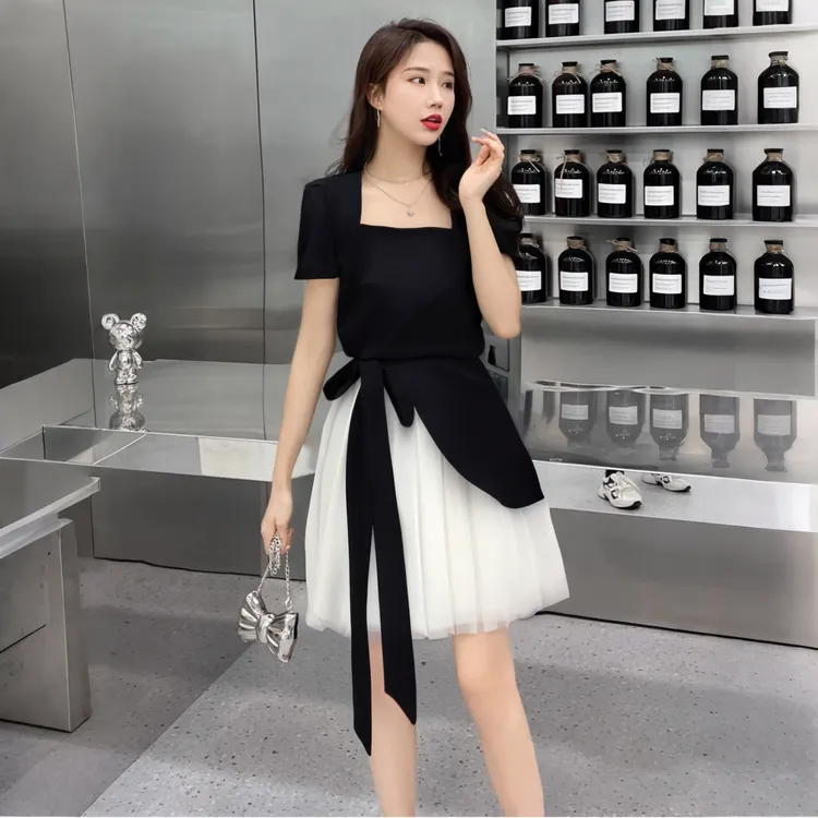 2025夏季撞色褶皱收腰设计感裙子女气质轻奢时尚显瘦连衣裙D1662