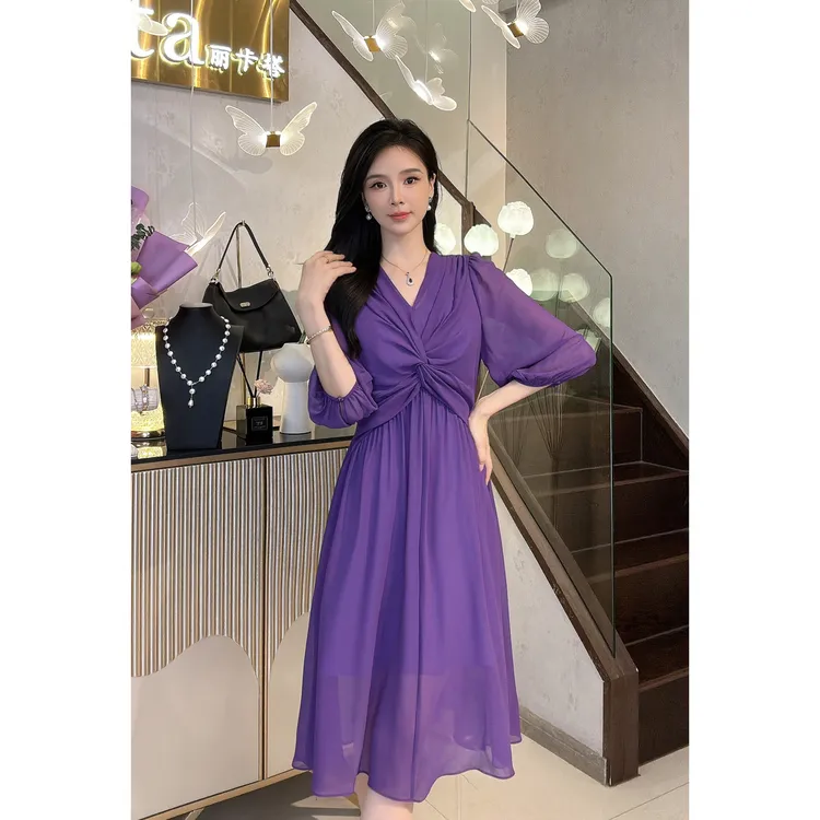YUANBAO【悠然】夏季优雅时尚气质显瘦V领连衣裙老钱风松弛感女装