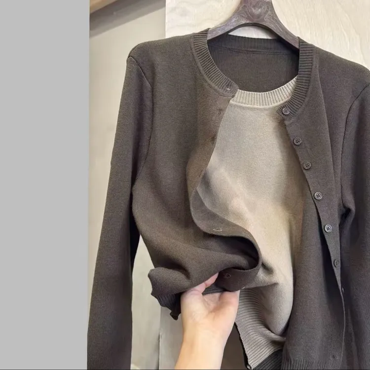 2025秋冬新款拼色假两件修身显瘦毛针织衫长袖上衣女