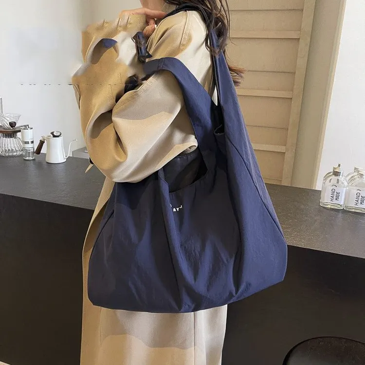 大容量帆布斜挎包女2025新款女士托特饺子包包通勤布包单肩背包男